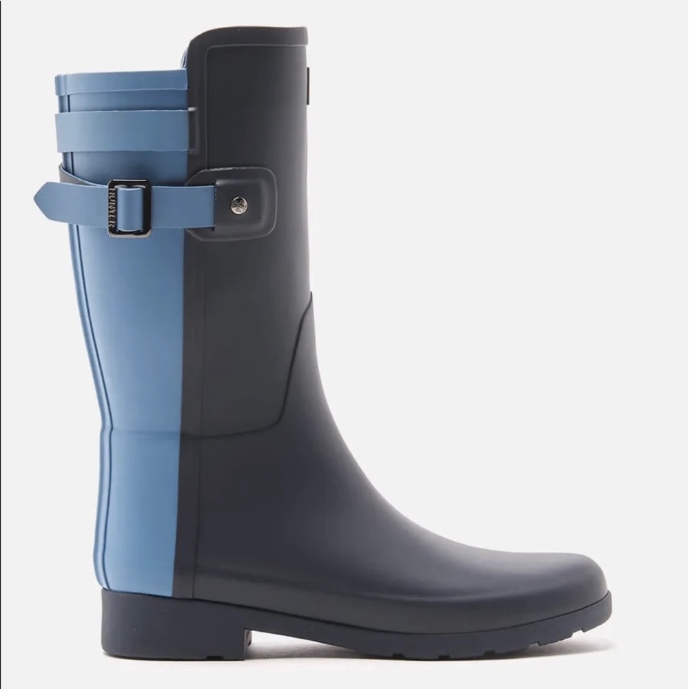 Like New w/ Box! Authentic Hunter boots Refined back strap Navy & Pale Air Force